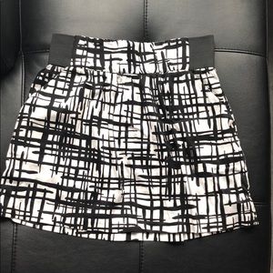 B&W miniskirt with POCKETS!!!!
